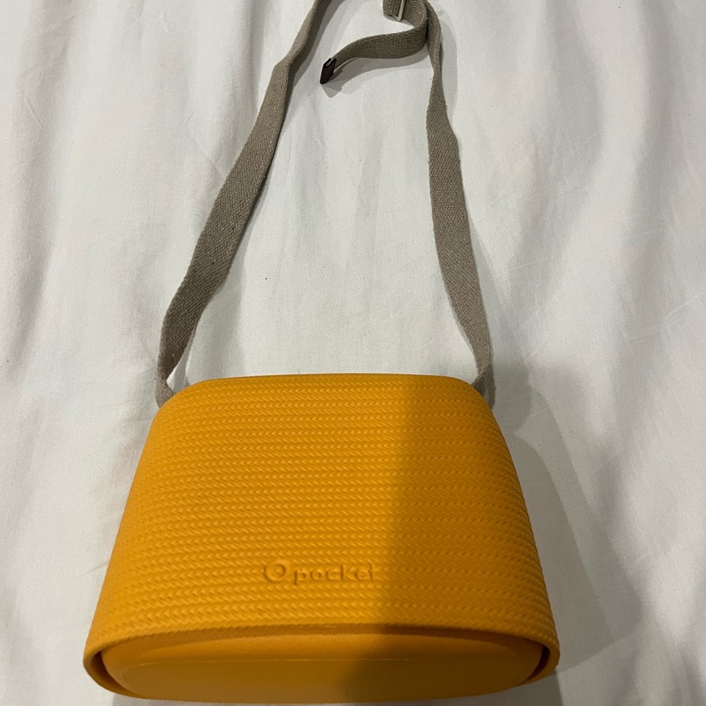 O pocket yellow bag